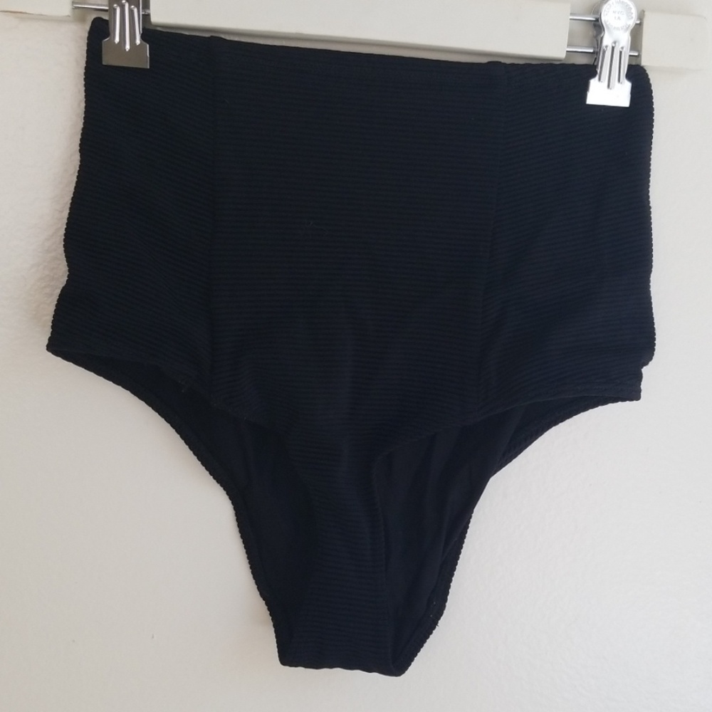 Black ribbed bottoms